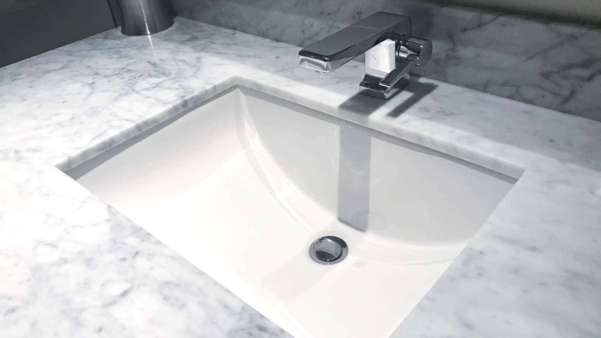 How To Unclog A Bathroom Sink With 5 Natural Ways